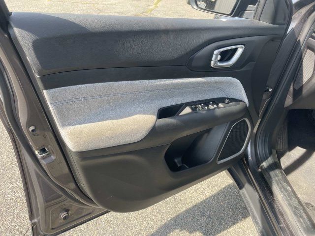 Used 2024 Jeep Compass Latitude AWD/4WD image 18