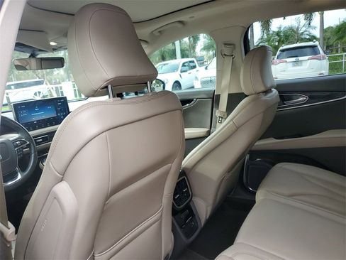 Certified 2022 Lincoln Nautilus Reserve image 10