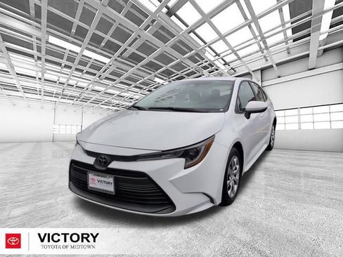Used 2024 Toyota Corolla LE FWD image 8