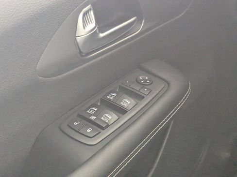 New 2026 Chrysler Pacifica Select FWD image 18