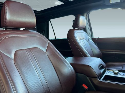 Used 2024 Ford Expedition Limited image 33