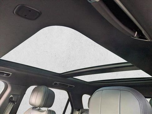 Used 2024 Land Rover Range Rover Sport SE image 16