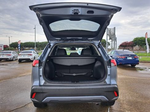 Used 2025 Toyota Corolla Cross XLE FWD image 25