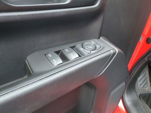 Used 2020 Chevrolet Silverado 1500 Custom w/ Custom Value Package image 12