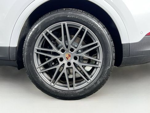New 2026 Porsche Cayenne Base image 33