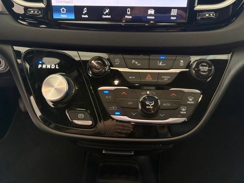 Used 2025 Chrysler Pacifica Select FWD image 12