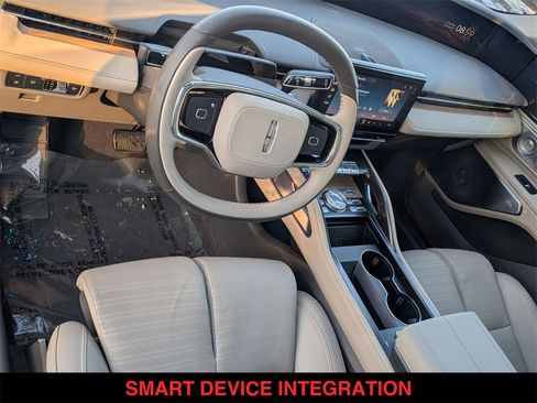 Used 2025 Lincoln Nautilus Reserve image 21