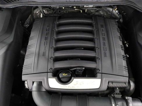 Used 2017 Porsche Cayenne image 42