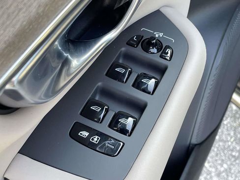 Used 2025 Volvo XC90 T8 Ultra image 6