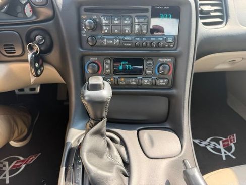 Used 2004 Chevrolet Corvette Coupe RWD image 15