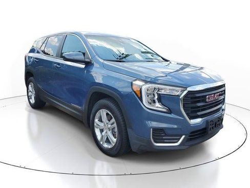 Used 2024 GMC Terrain SLE AWD/4WD image 2