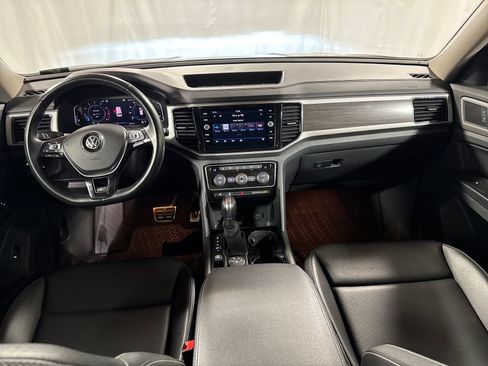 Used 2019 Volkswagen Atlas SEL R-Line AWD/4WD image 4