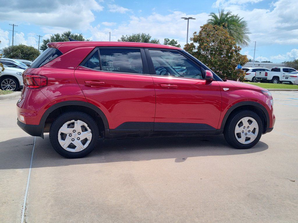 Used 2020 Hyundai Venue SE FWD image 10
