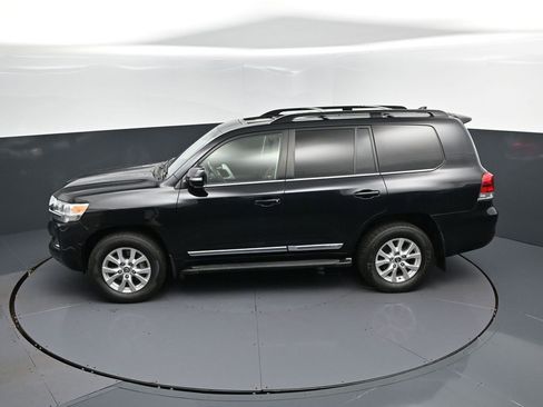 Used 2016 Toyota Land Cruiser image 35