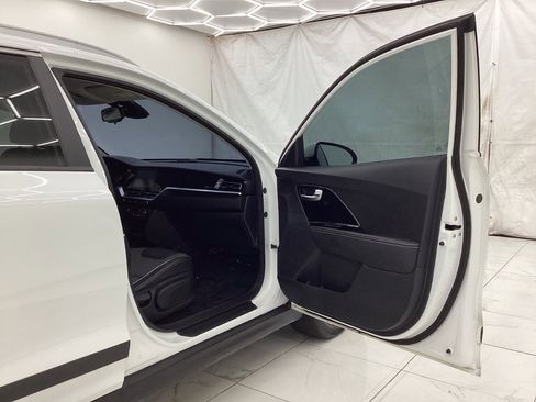 Used 2022 Kia Niro EX w/ Cold Weather Package FWD image 17