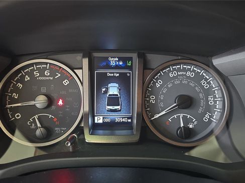 Used 2023 Toyota Tacoma TRD Off-Road image 10