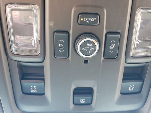 Used 2021 GMC Yukon Denali w/ Denali Premium Package image 23