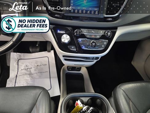 Used 2018 Chrysler Pacifica Touring-L FWD image 11