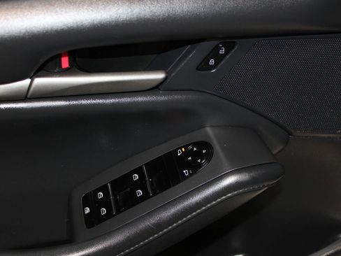 Used 2021 MAZDA MAZDA3 s FWD image 9