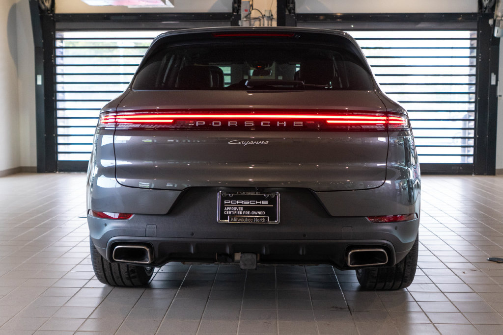 Certified 2025 Porsche Cayenne AWD/4WD image 8
