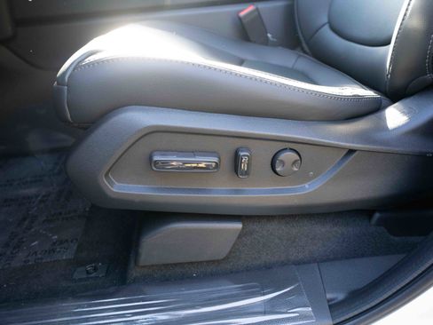 New 2025 Honda Pilot Touring image 12