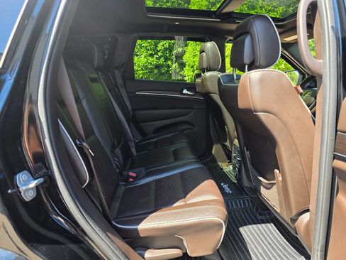 Used 2019 Jeep Grand Cherokee Overland RWD image 36