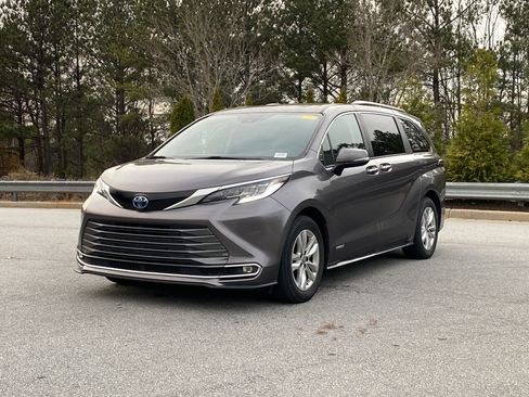 Used 2021 Toyota Sienna Limited image 14