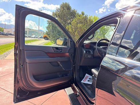 Certified 2024 Lincoln Navigator Premiere AWD/4WD image 12