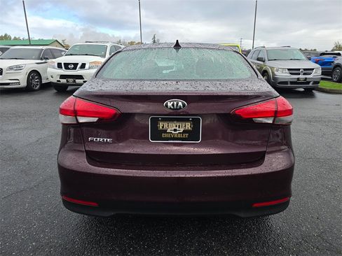Used 2017 Kia Forte LX image 5