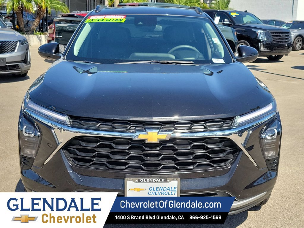 Used 2025 Chevrolet Trax LT FWD image 8