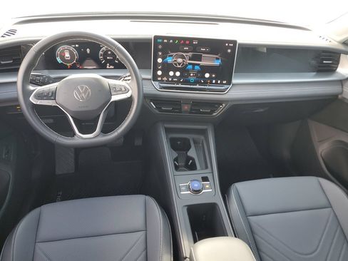 Certified 2026 Volkswagen Tiguan SE FWD image 3