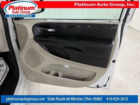 Used 2017 Dodge Grand Caravan SE FWD image 39