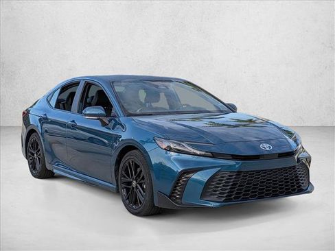 Certified 2025 Toyota Camry SE FWD image 3