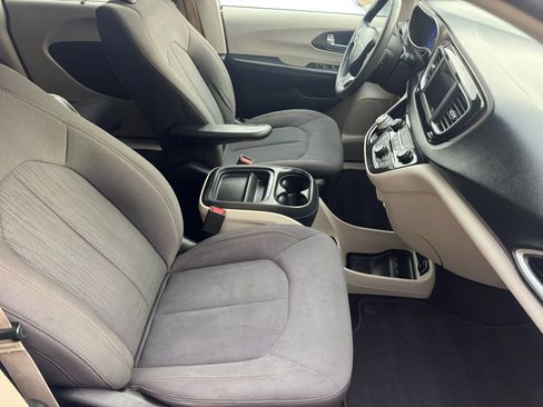 Used 2018 Chrysler Pacifica Touring Plus image 13