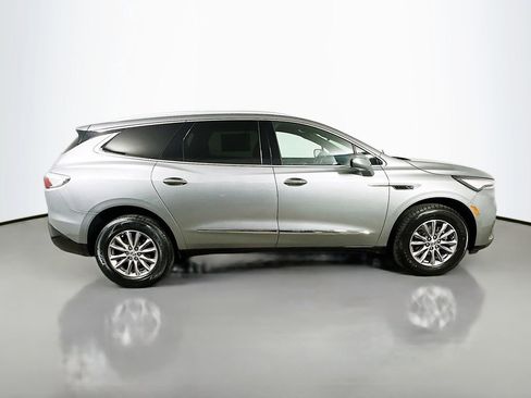 Used 2023 Buick Enclave Essence image 7