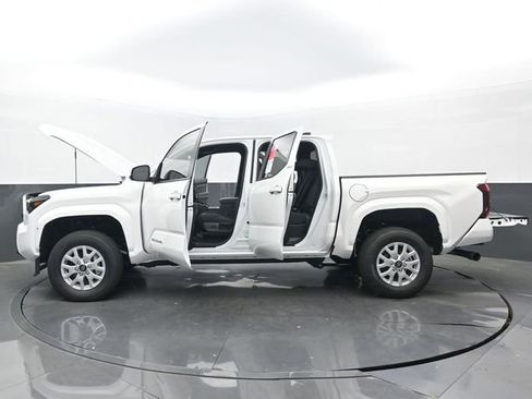 New 2026 Toyota Tacoma SR5 AWD/4WD image 32