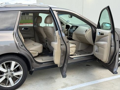 Used 2014 Nissan Pathfinder Platinum FWD image 20