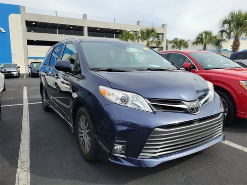 Used 2019 Toyota Sienna XLE image 14