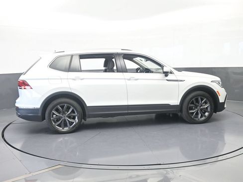 Used 2023 Volkswagen Tiguan SE FWD image 7