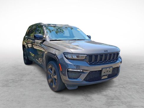 Used 2024 Jeep Grand Cherokee Limited w/ Black Appearance Package AWD/4WD image 3