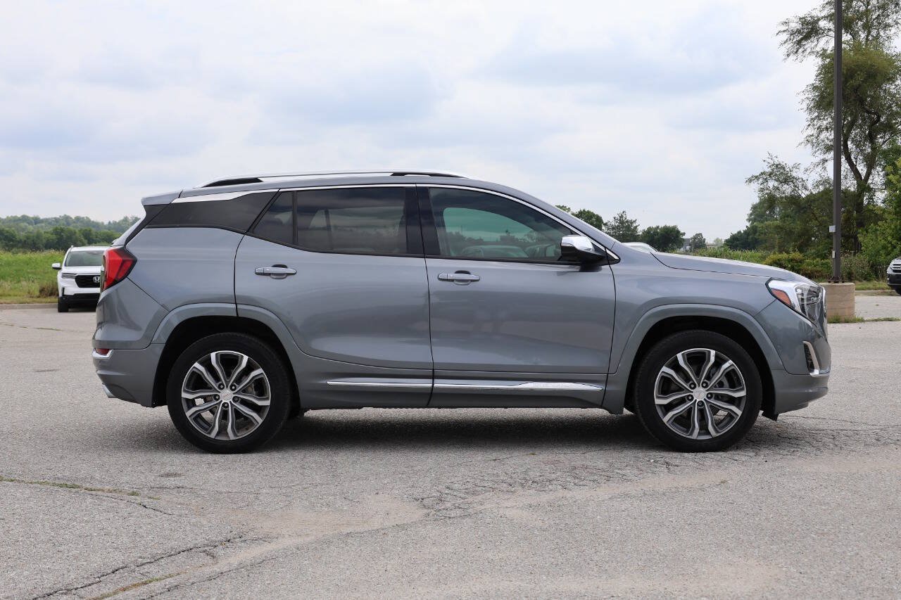 Used 2020 GMC Terrain Denali w/ Denali Premium Package AWD/4WD image 7