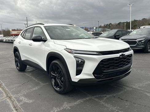 New 2026 Chevrolet Trax ACTIV w/ Driver Confidence Package image 2