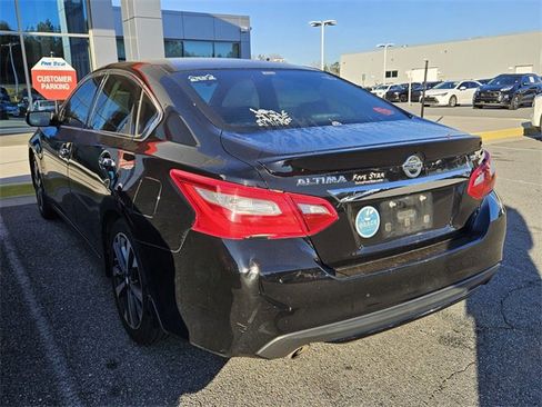 Used 2016 Nissan Altima 2.5 SR w/ Interior Lighting Package image 9