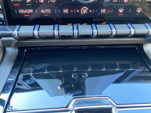 New 2026 GMC Yukon XL AT4 Ultimate w/ LPO, Floor Liner Package image 18