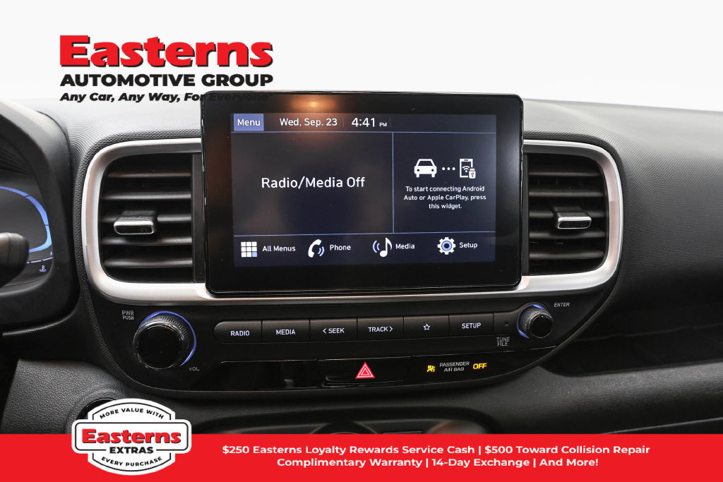 Used 2025 Hyundai Venue SEL FWD image 12