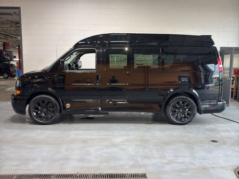 New 2026 GMC Savana 2500 w/ Driver Convenience Package RWD image 2