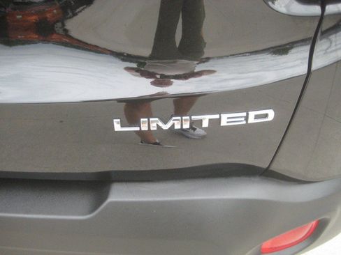 Used 2022 Jeep Renegade Limited AWD/4WD image 7