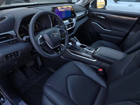 Certified 2026 Toyota Highlander Limited AWD/4WD image 8