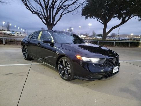 Used 2025 Honda Accord Sport image 3