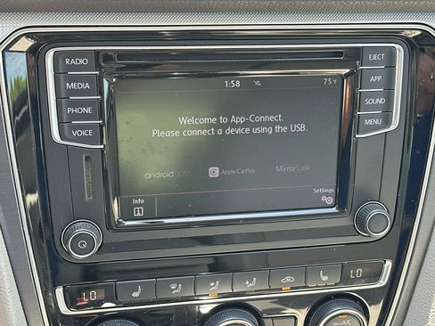 Used 2018 Volkswagen Passat 2.0T R-Line FWD image 24